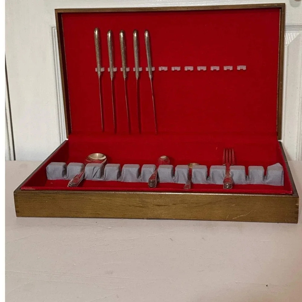 Rogers & Bro Silver Plate Flatware Set 1937 Exquisite Pattern 22pc Wood Chest